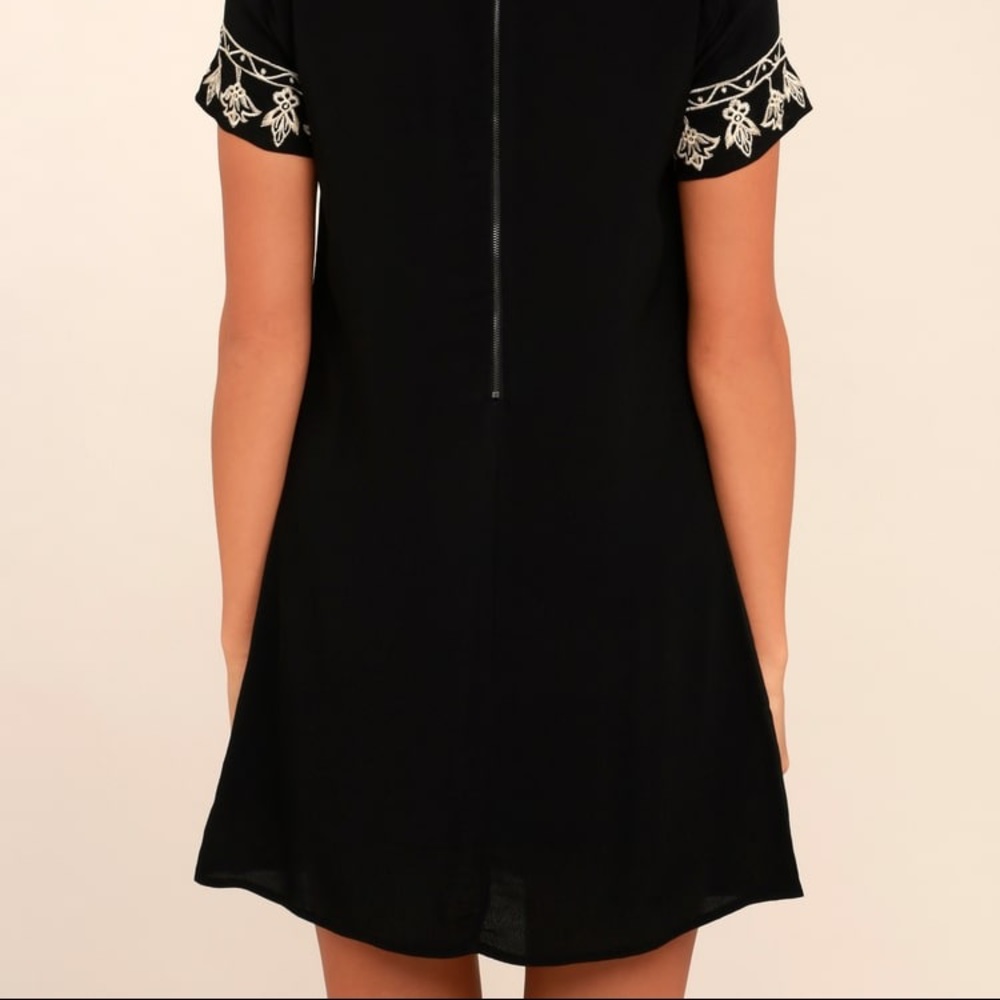 L u l u’ s • Black embroidered shift dress - Picture 3 of 7